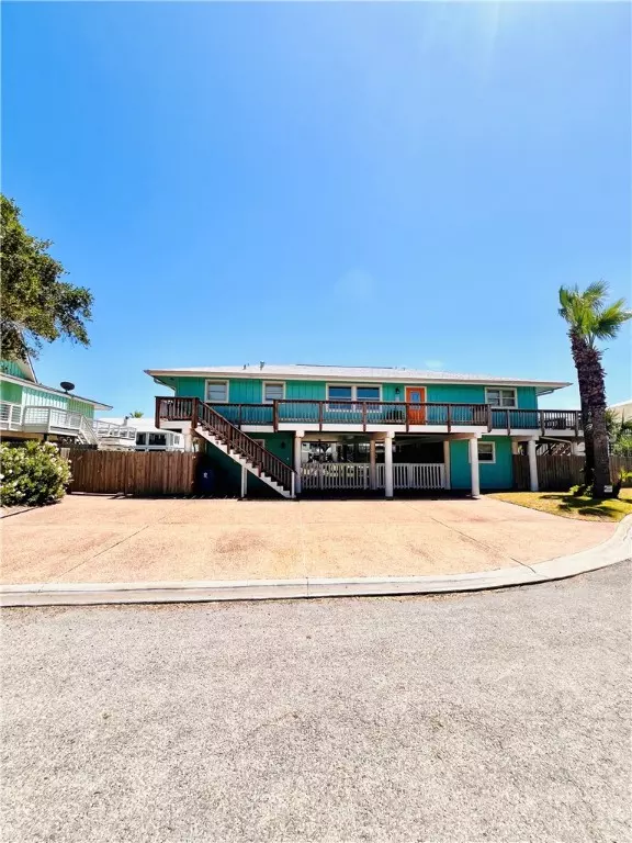 18 Catalina DR, Rockport, TX 78382