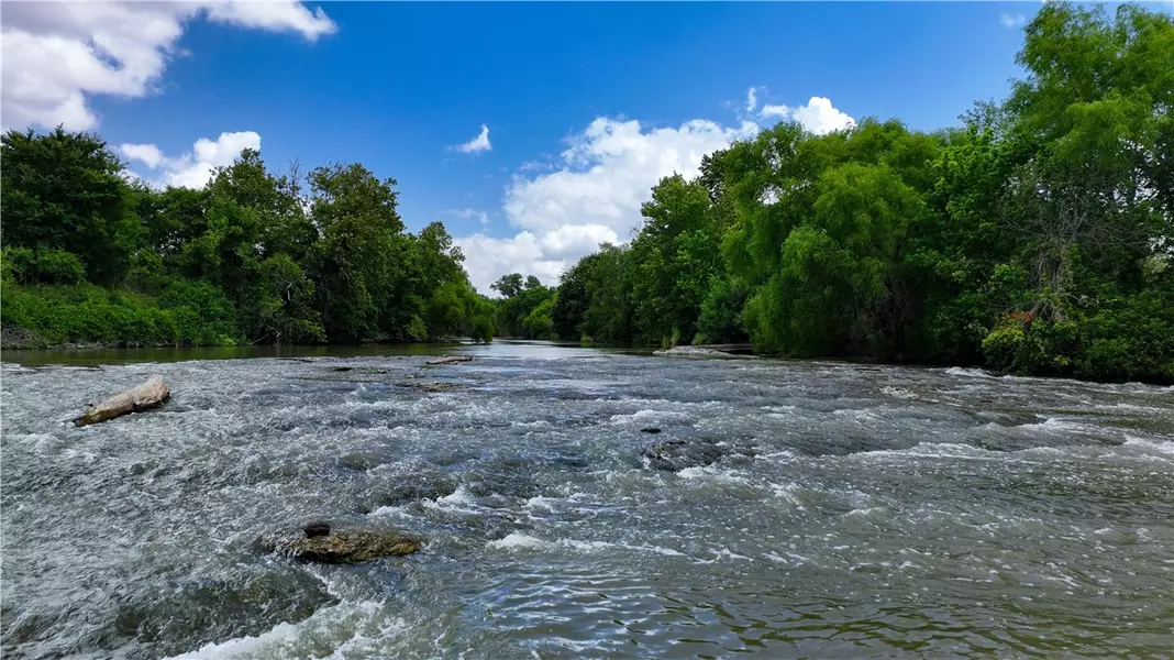 4279 Fm 791, Falls City, TX 78113