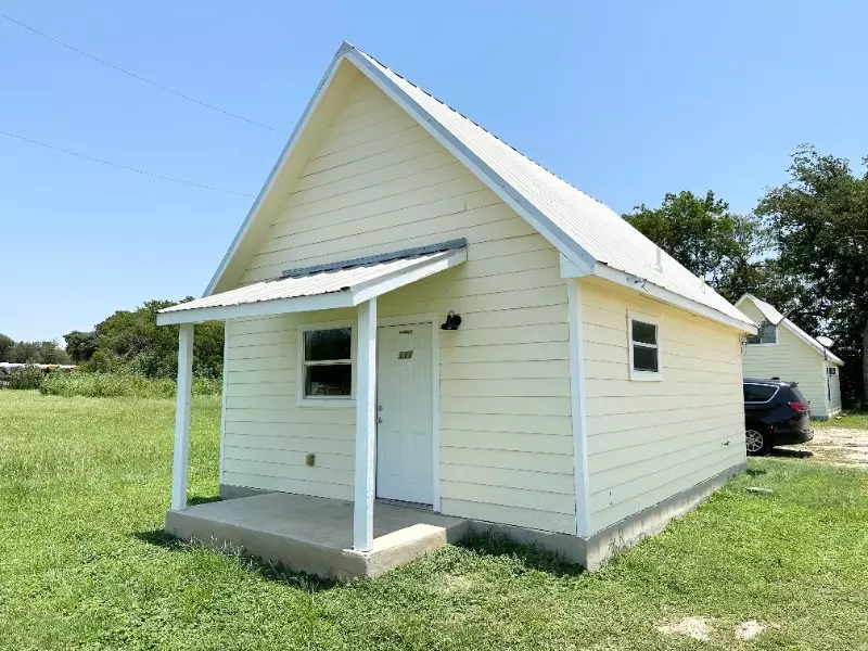 403 Free Timber Ln #104, Stockdale, TX 78160