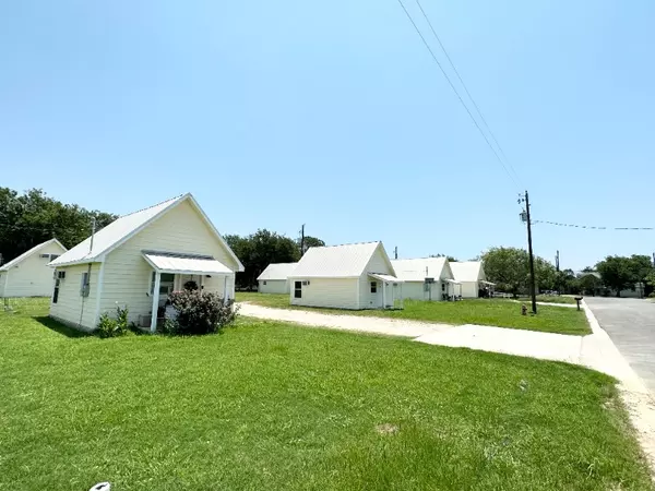 Stockdale, TX 78160,403 Free Timber Ln #104