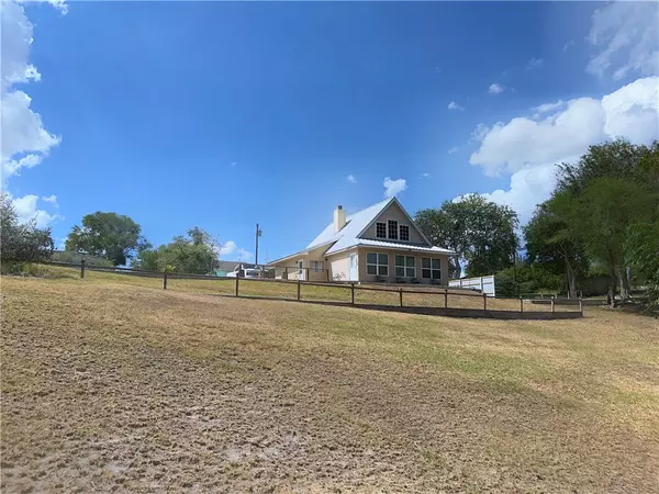 101 KNOLL TRAIL, Sandia, TX 78383