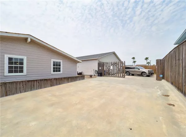 419 E Cotter AVE, Port Aransas, TX 78373
