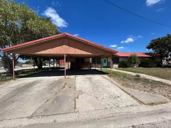 1200 S Santa Rosa ST, San Diego, TX 78384