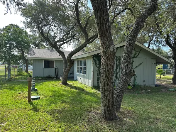 303 W 3rd ST W, Rockport, TX 78382