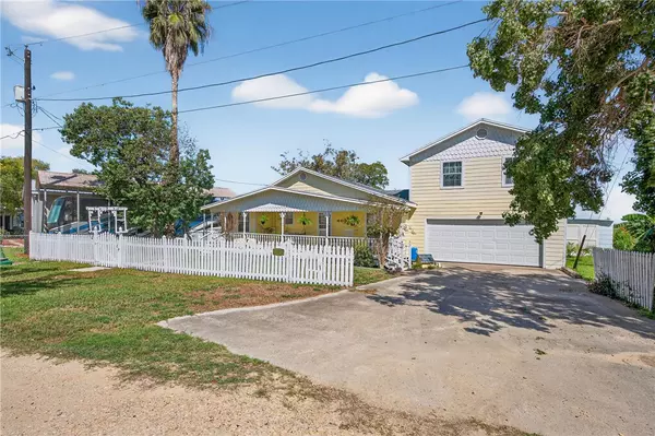 Mathis, TX 78368,107 E Lakefield DR