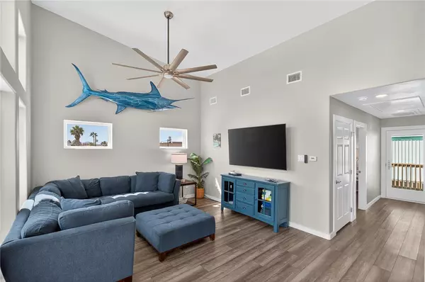 Port Aransas, TX 78373,418 S 9th ST