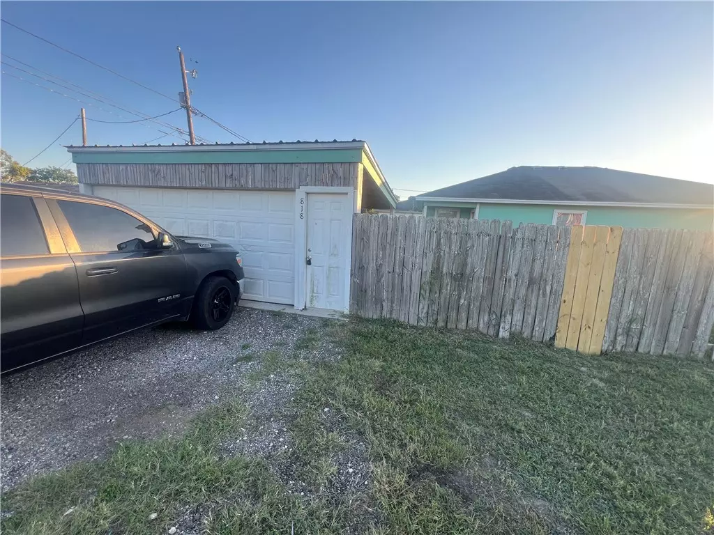 Corpus Christi, TX 78418,818 Military DR