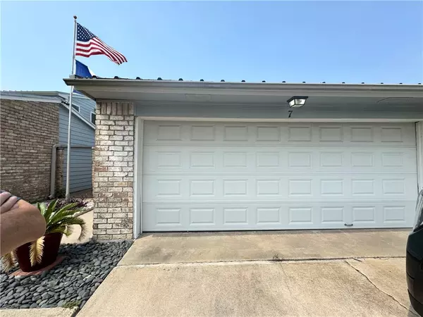 840 Cliff DR, Portland, TX 78374