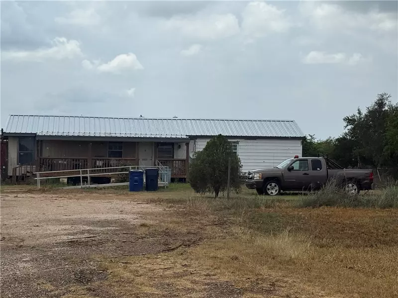 762 County Road 122, Alice, TX 78332