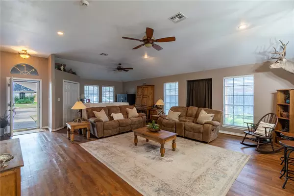 Alice, TX 78332,1706 Agarito AVE