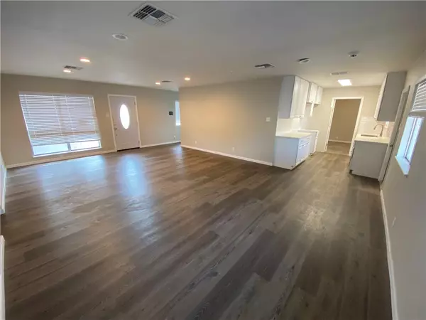 George West, TX 78022,1006 Burleson ST