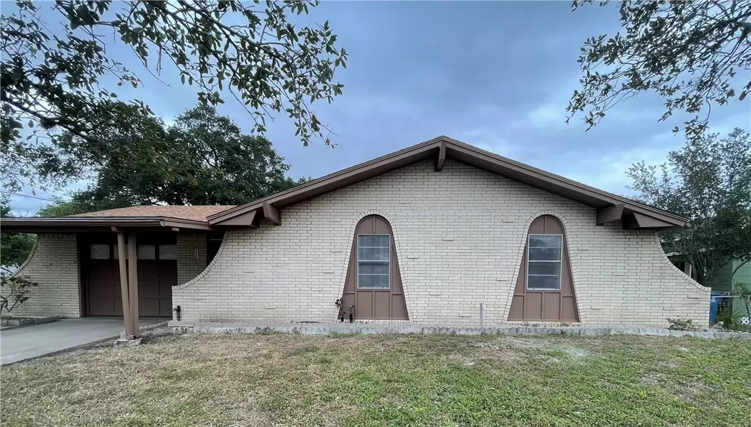 803 Avenue H, Sinton, TX 78387