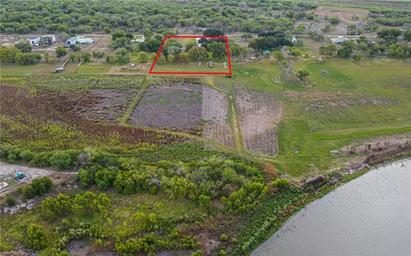 Mathis, TX 78368,162 Peninsula DR