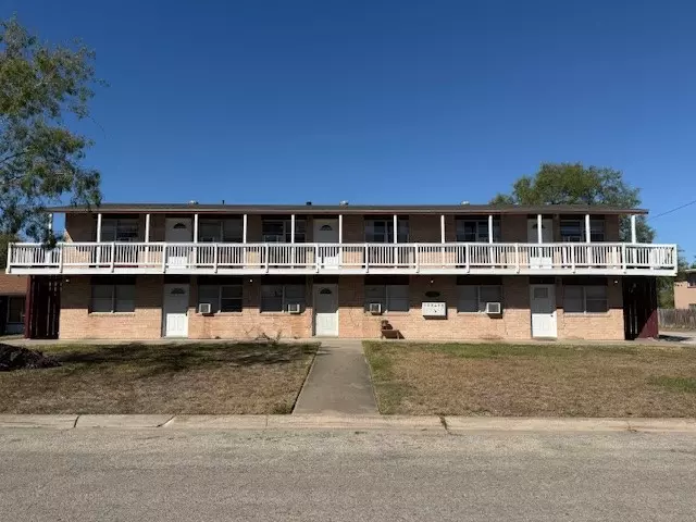 700 W Mesquite AVE #6, Kingsville, TX 78363
