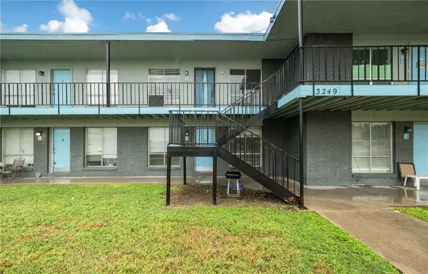 3233 S Staples ST #3, Corpus Christi, TX 78411