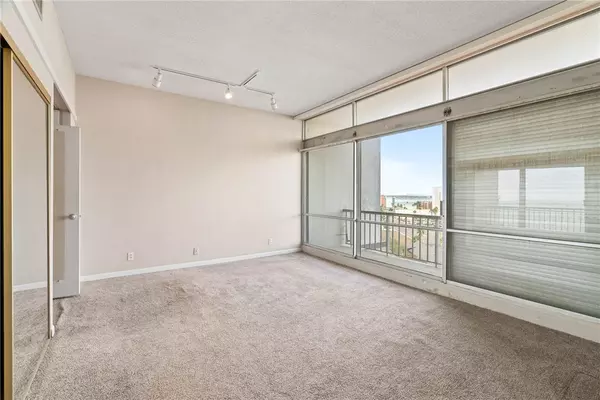 Corpus Christi, TX 78412,4600 Ocean DR #906