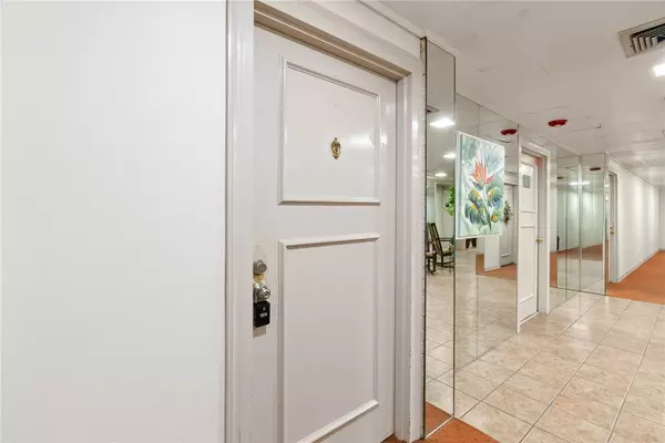 4600 Ocean DR #906, Corpus Christi, TX 78412