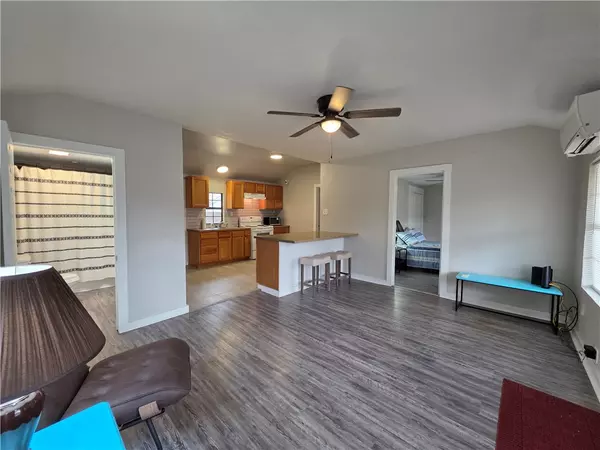 Rockport, TX 78382,112 E Linden ST