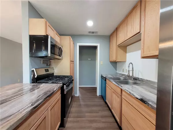 Sinton, TX 78387,900 E 3rd ST