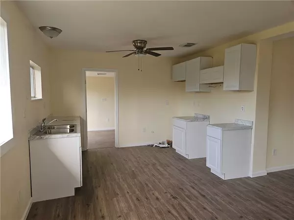 Corpus Christi, TX 78418,949 Stone ST