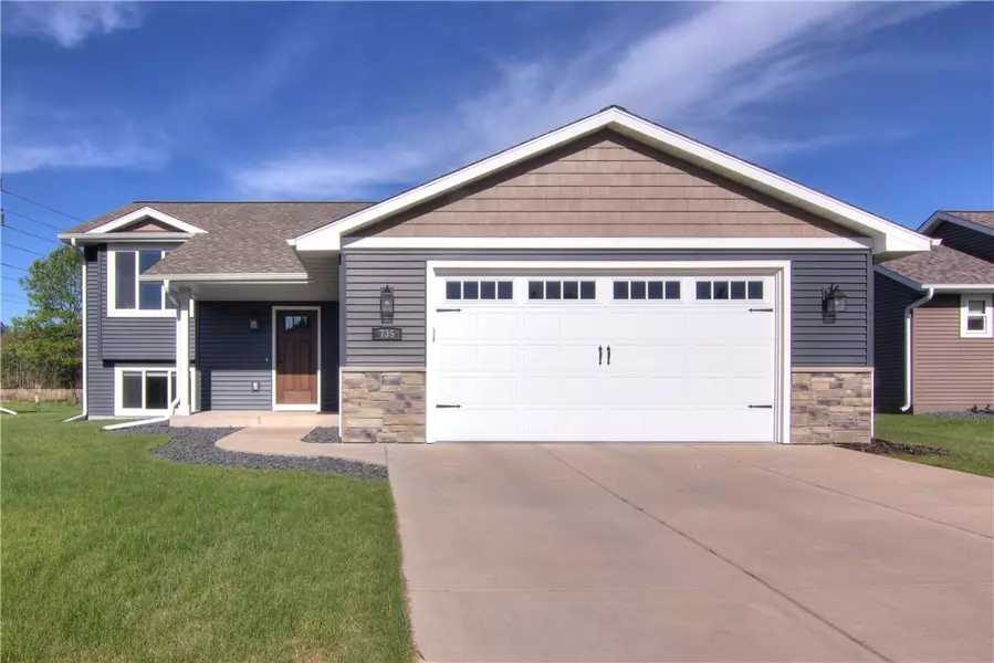 735 Kayson PL, Altoona, WI 54720