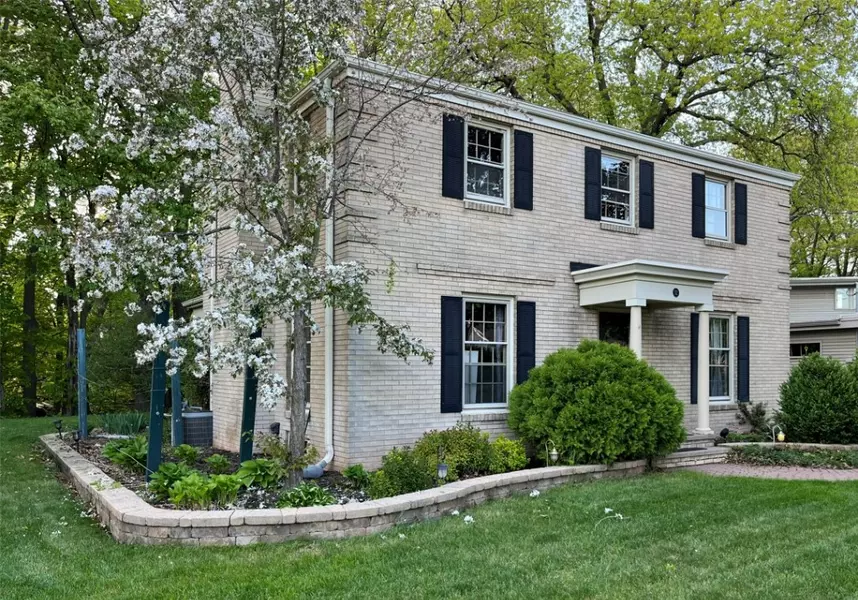 52 Cherry CT, Appleton, WI 54915
