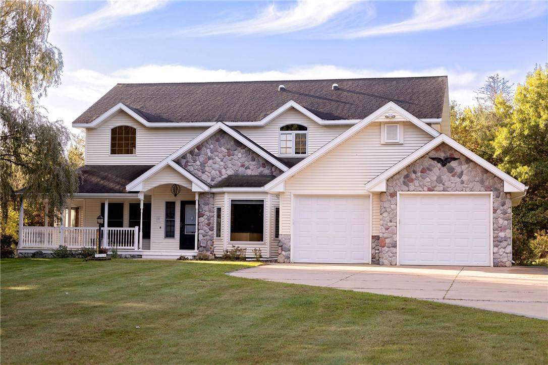 1350 Oakcrest DR, Eau Claire, WI 54701