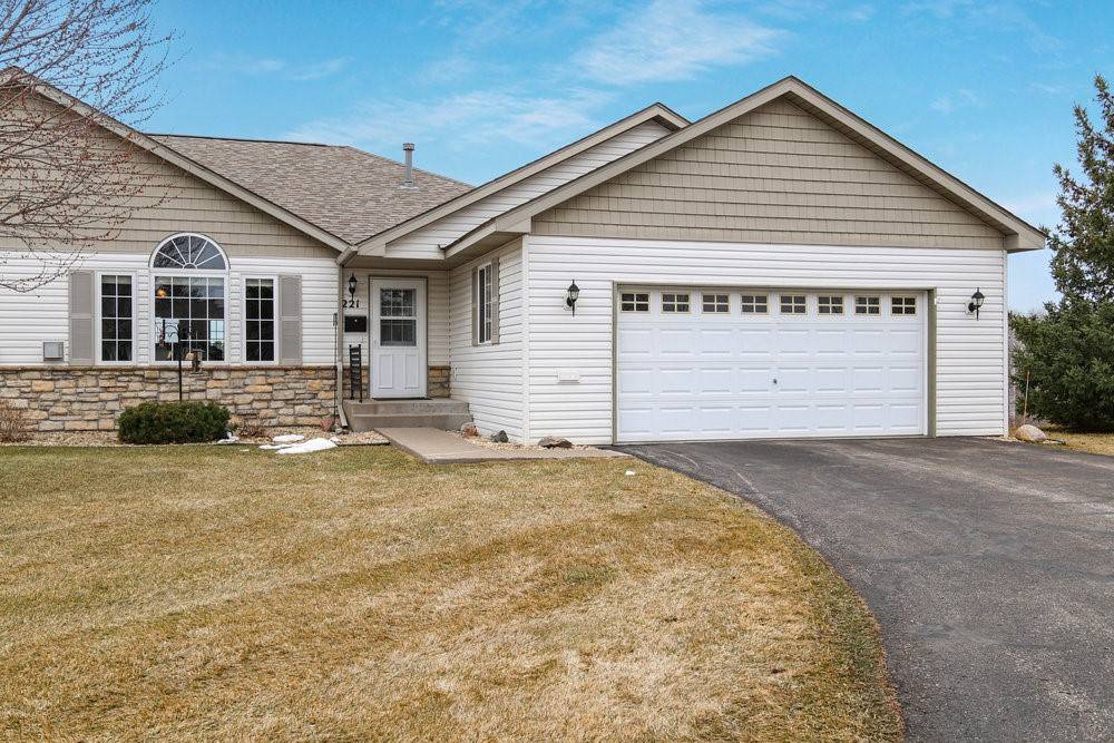 221 Bluff DR, Somerset, WI 54025