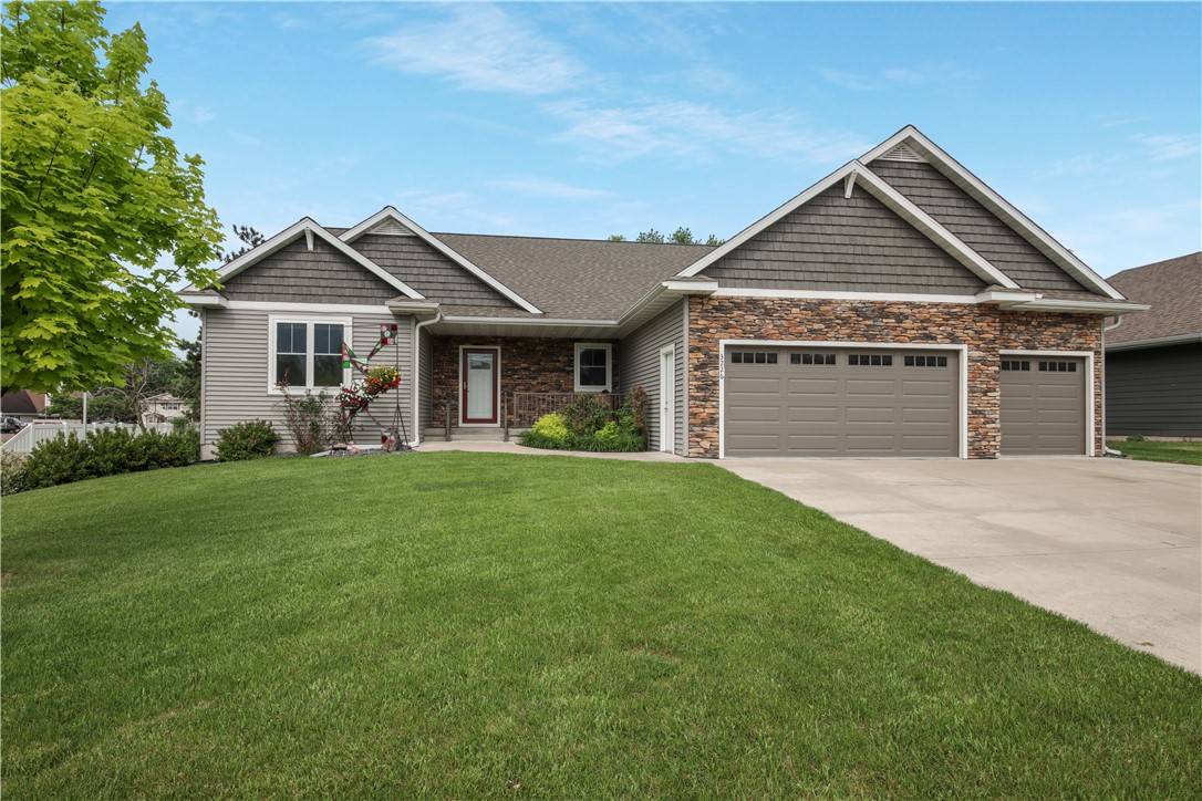 3226 Chasewood LN, Eau Claire, WI 54701