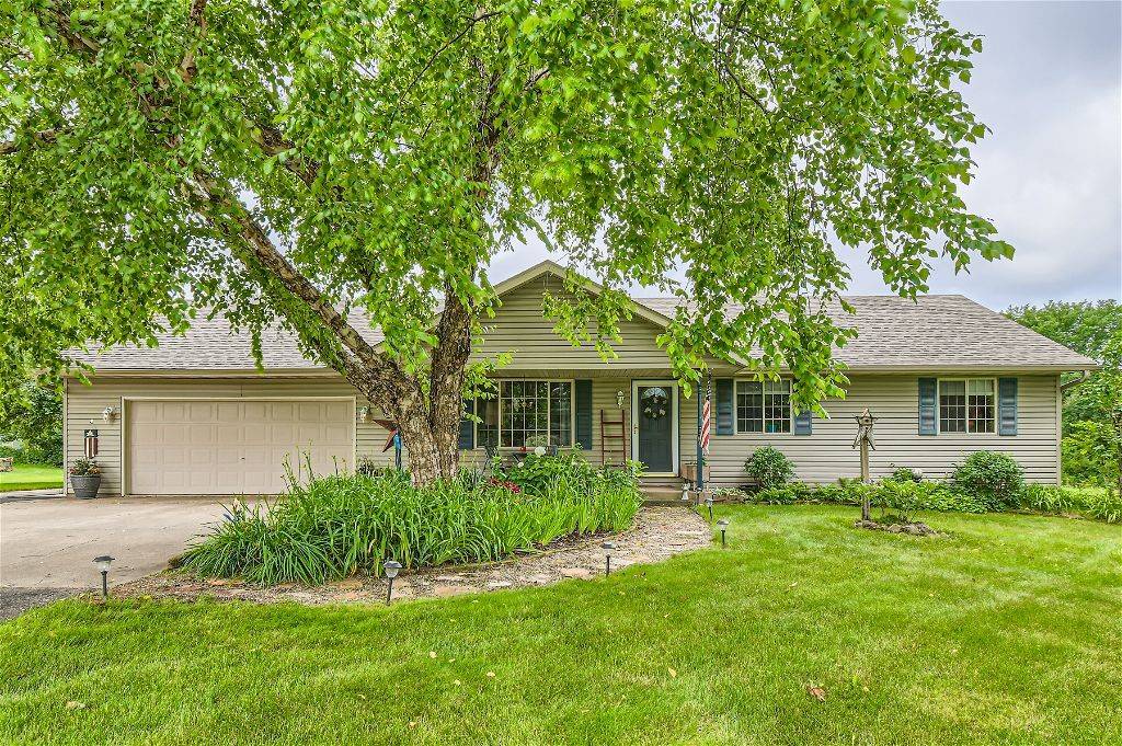 932 Wert RD, Hudson, WI 54016