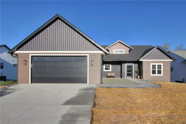 5010 Woodlands DR, Eau Claire, WI 54703