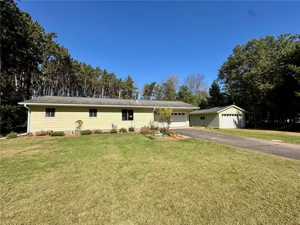 420 Lake RD, Altoona, WI 54720