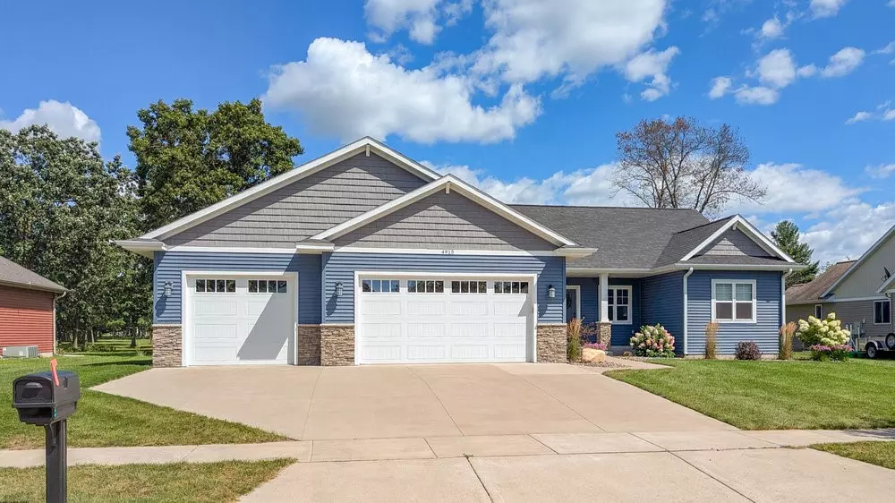 Eau Claire, WI 54703,4915 Club House LN