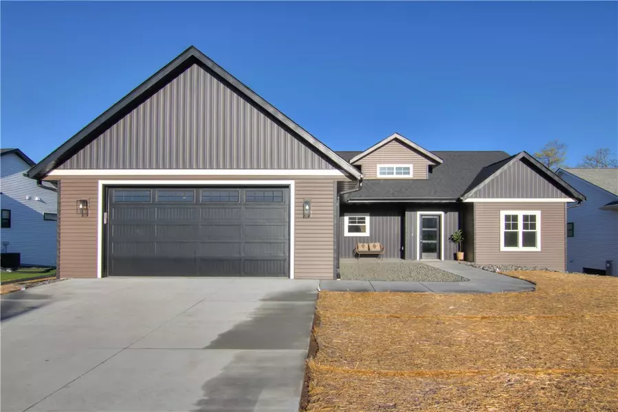 5010 Woodlands DR, Eau Claire, WI 54703
