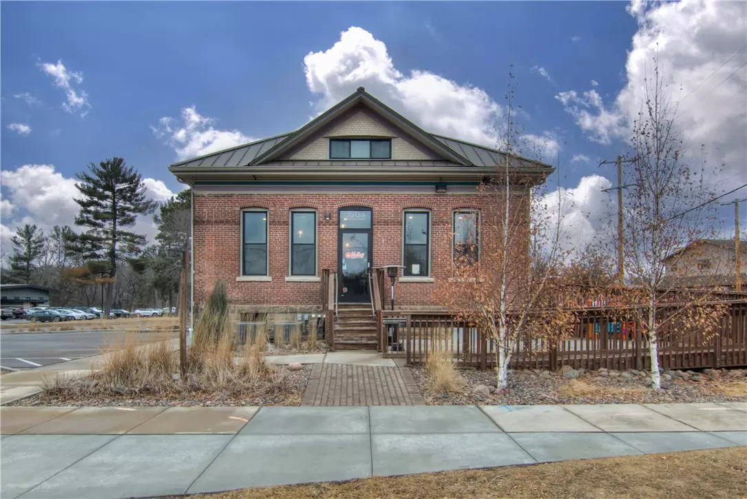 Eau Claire, WI 54703,1004 Menomonie ST