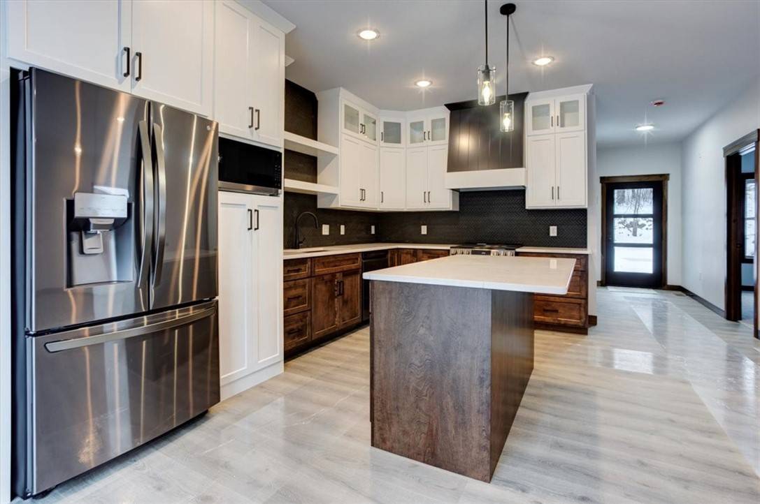 Menomonie, WI 54751,868 17th ST SE