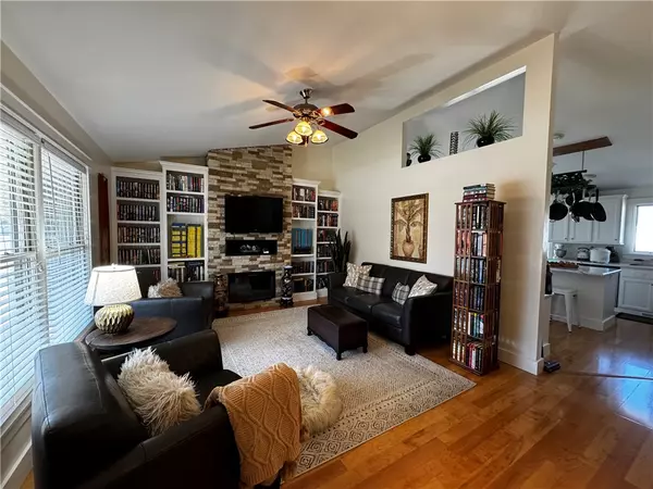 Altoona, WI 54720,1611 Old English RD
