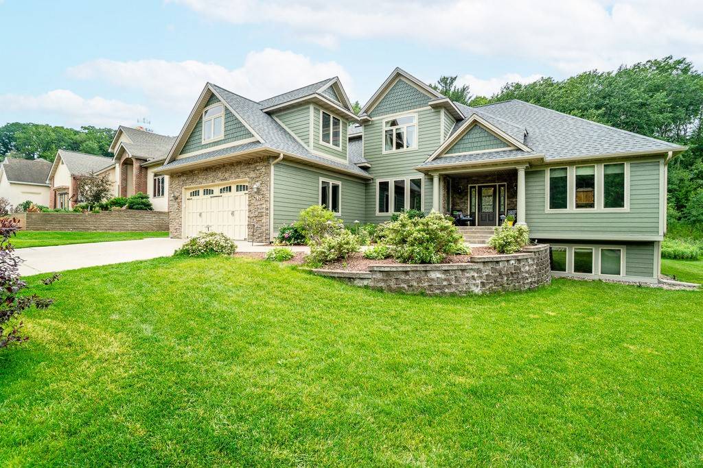 4616 Oakwood Hills Pkwy, Eau Claire, WI 54701