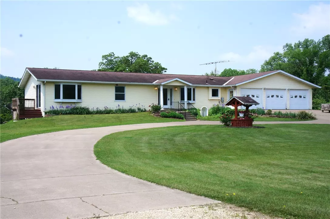 Alma, WI 54610,S1439 County RD N