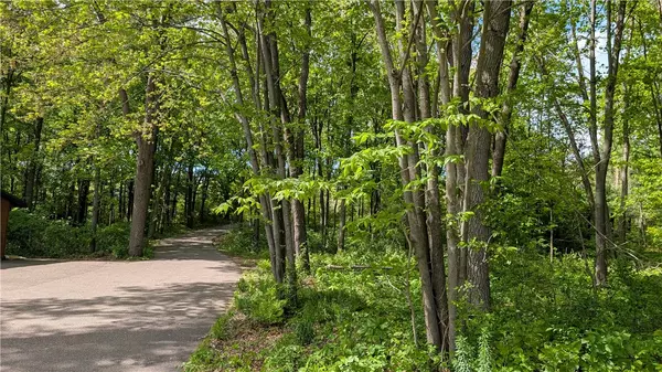 Eau Claire, WI 54703,5839 North Shore DR