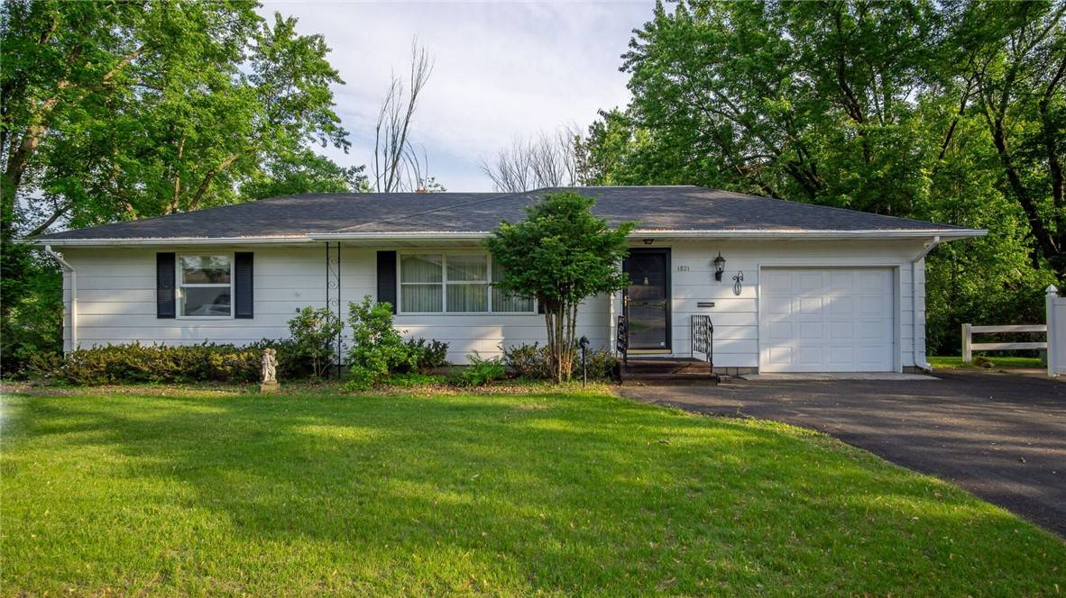1521 Rudolph CT, Eau Claire, WI 54701