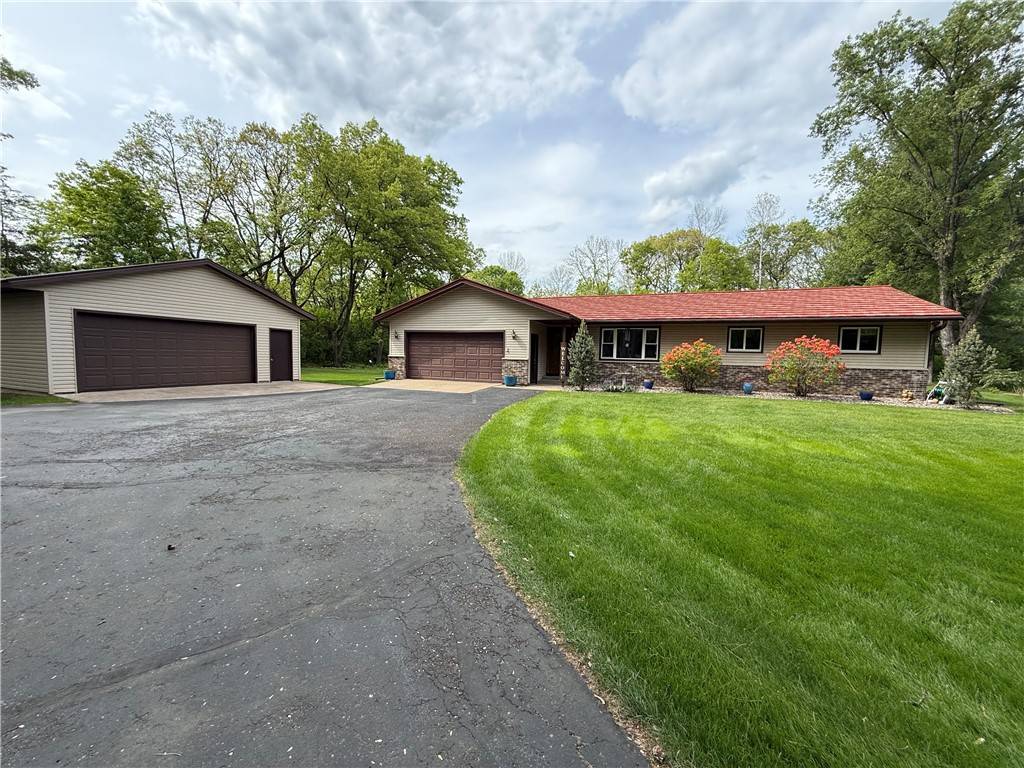 2808 N Hubbard DR, Eau Claire, WI 54701