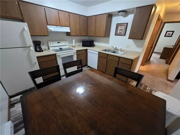Eau Claire, WI 54703,1832 6th ST #2