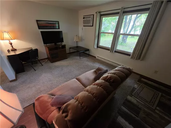Eau Claire, WI 54703,1832 6th ST #2