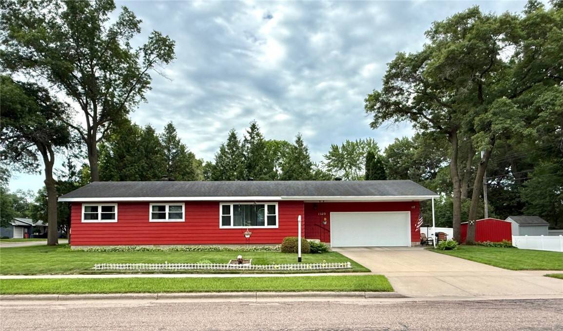 1623 Edgewood LN, Eau Claire, WI 54703