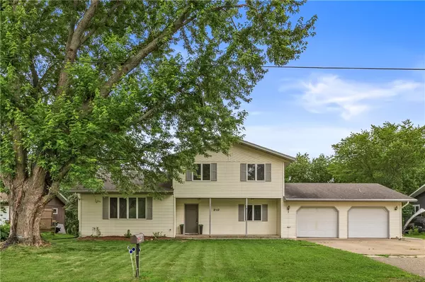 2152 Orchard PL, Eau Claire, WI 54703