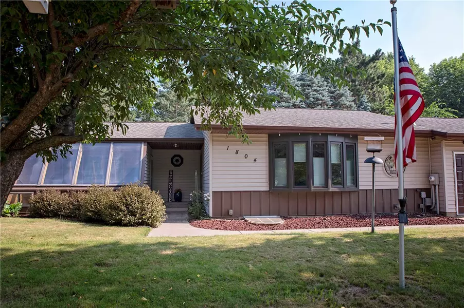 1804 Bunker LN, Eau Claire, WI 54701
