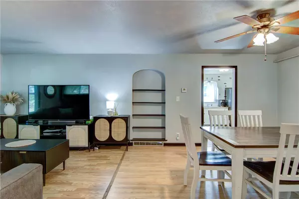 Eau Claire, WI 54703,627 Deyo AVE