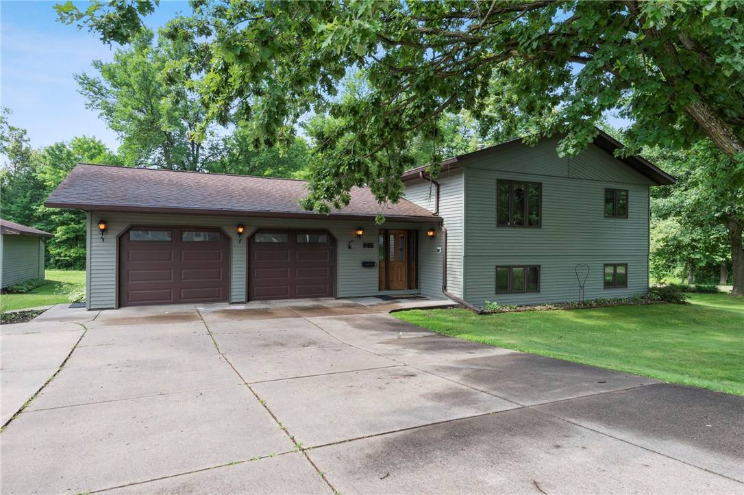 915 Nedvidek ST, Cumberland, WI 54829
