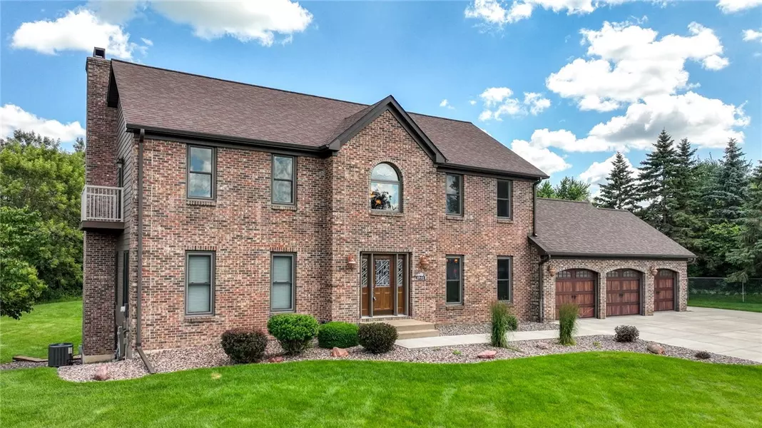 3946 Woodcrest CT, Eau Claire, WI 54701